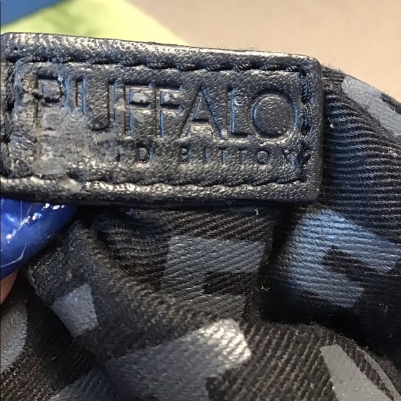 Buffalo by David Britton Purse - Picture 4 of 6